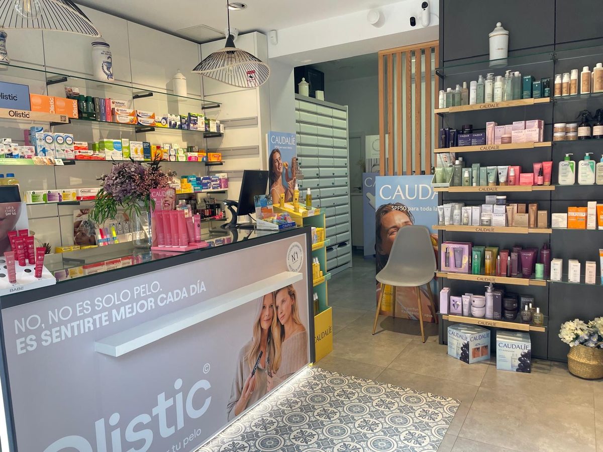 Interior de la Farmacia Lux Astra Chamartín, foto 3