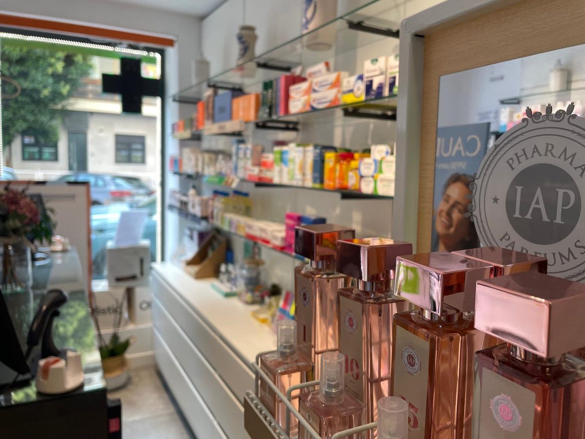 Interior de la Farmacia Lux Astra Chamartín, foto 4