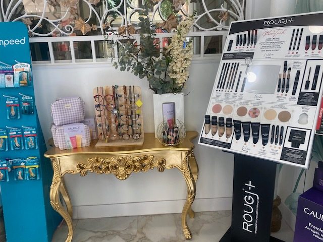 Interior de la Farmacia Lux Astra Chamberí, foto 5